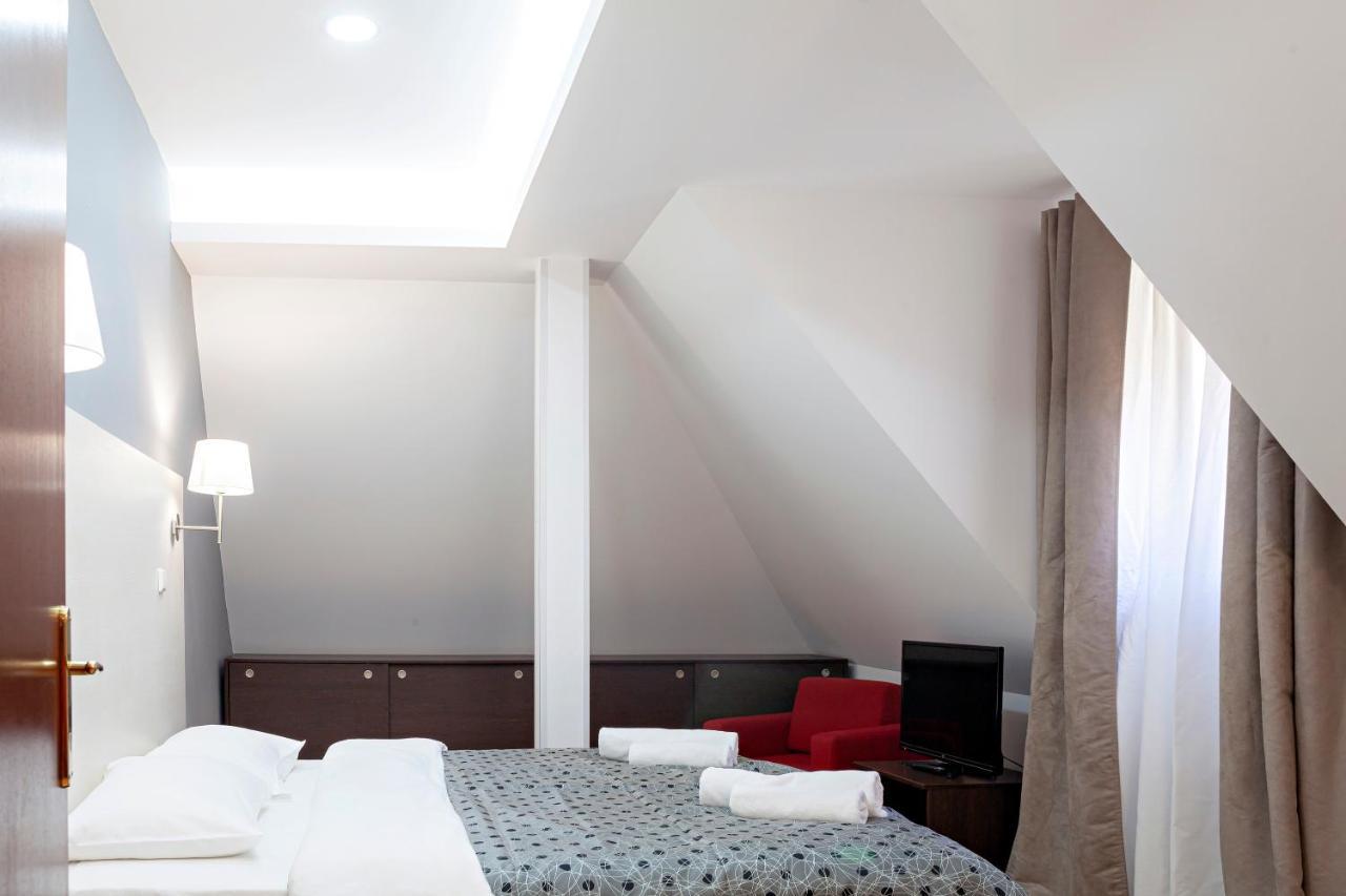 Hotel Junior โคเปานิก ภายนอก รูปภาพ